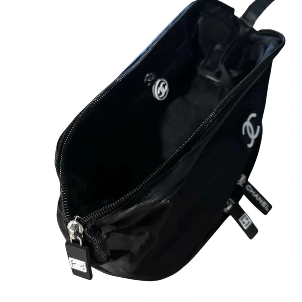 - Chanel Black Quilted Toiletry Bag with Iconic Double-C Logo - Picture 5 of 9